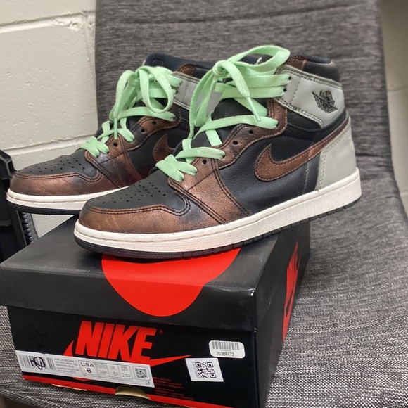 Air Jordan ones retro high OG‘s size 6 - Picture 4 of 10